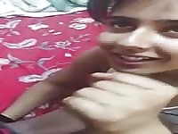 Young Indian wraps her lips around dick