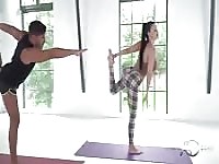 Aletta Ocean es mi instructora de yoga