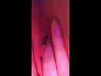 Chaude masturbation d'une femme aux gros seins