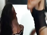 Un gigantesco dildo per due