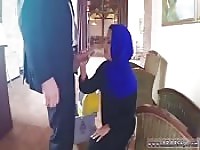 Árabe conservadora le hace una mamada a su marido